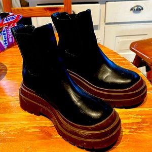 Urban Outfitters Chelsea Boots